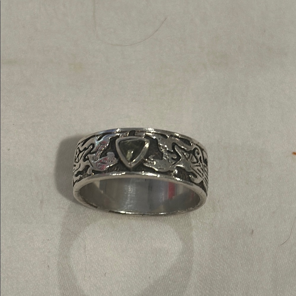 Elegant Sterling Silver ring with triangular amethyst size 8 3/4